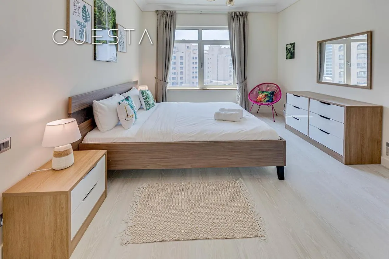 Shoreline The Palm, Free Beach & Pool Access Dubai Apartment